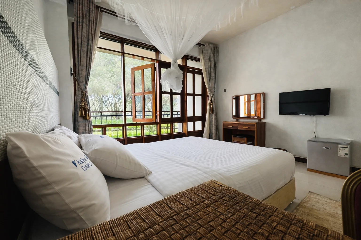 Kalya Courts rooms & suites